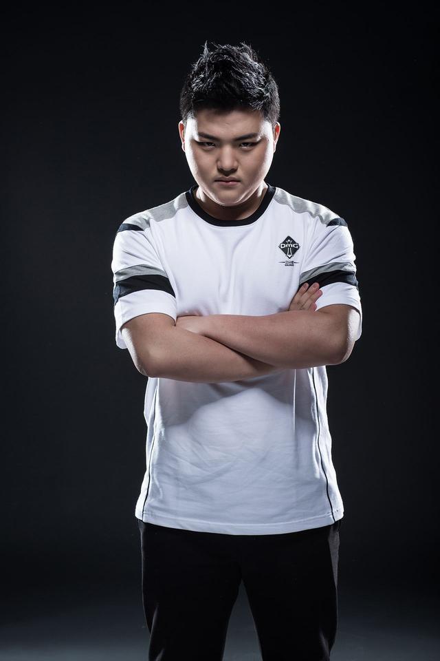 包含库里焦点对战，德约科维奇与40激战RNG分钟，战术调整胜负难料！比赛高潮迭起的词条